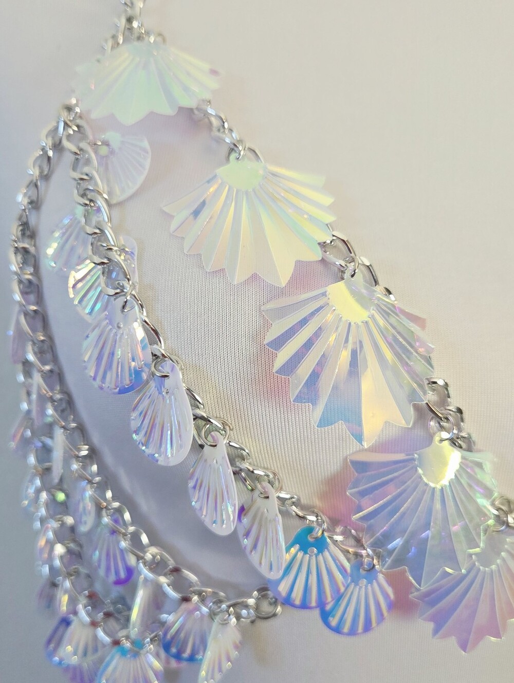 Silver body chain with iridescent shell charms decor - Picture 5 of 8